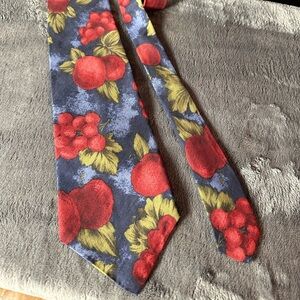 John Henry Silk‎ tie fruit, wine